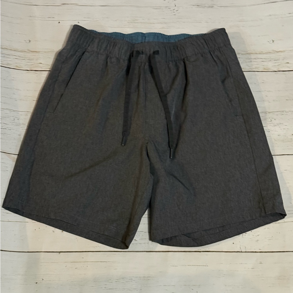 Men’s Eddie Bauer size medium, gray drawstring, elastic waist shorts